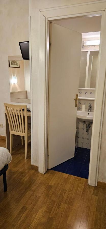 Economy Single Room with Private Bathroom and Shared shower,1598888608:JPEG