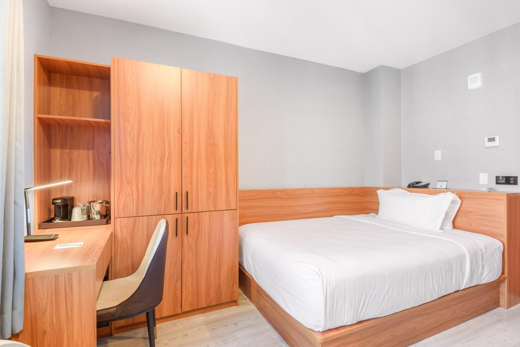 Chambre Lit Queen-Size - Non-Fumeurs