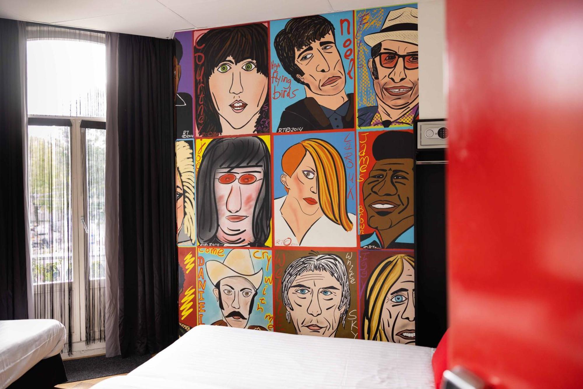 Chambre Triple avec Salle de Bains et Toilettes Communes