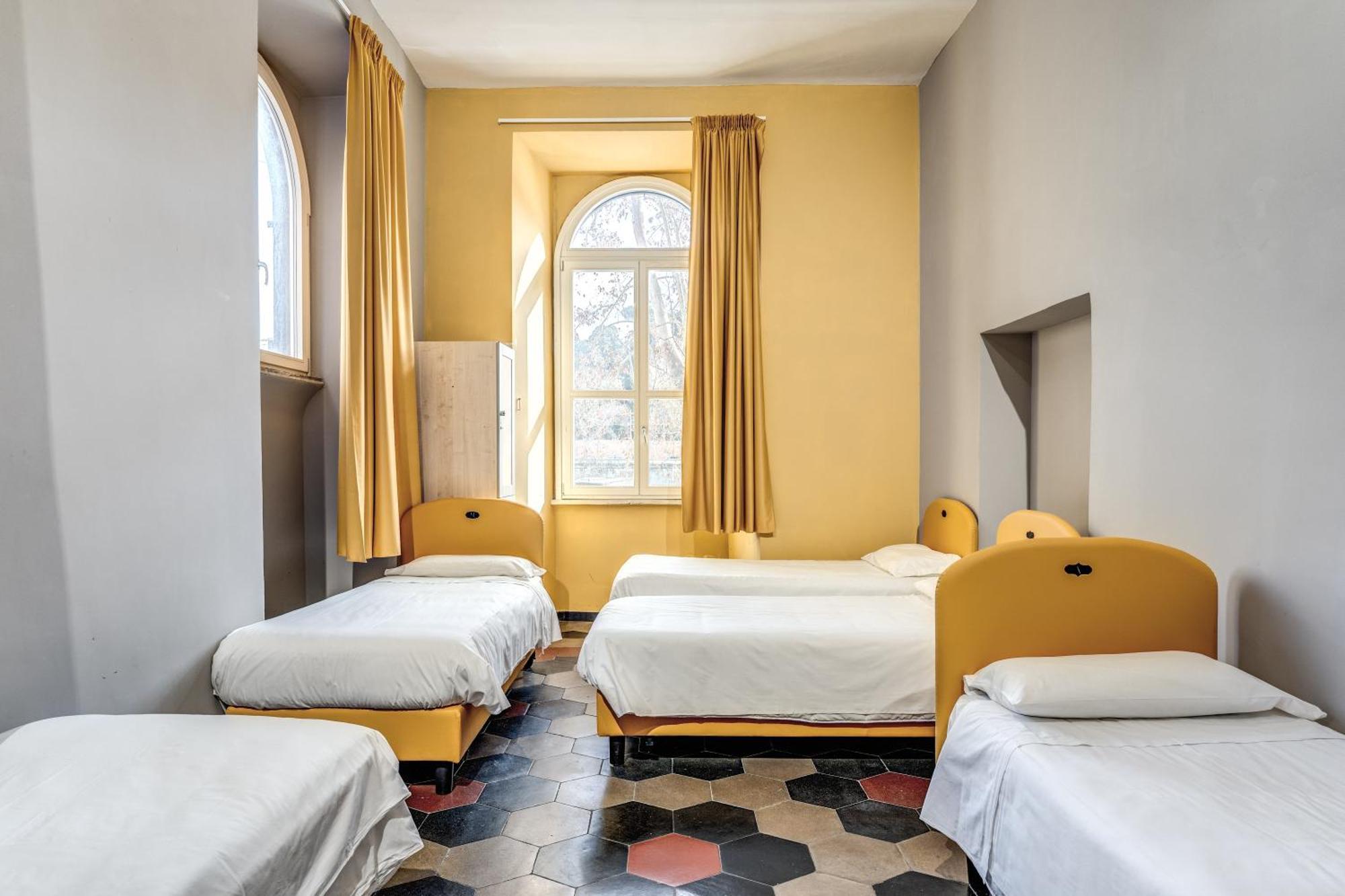 Lit dans Dortoir pour Hommes