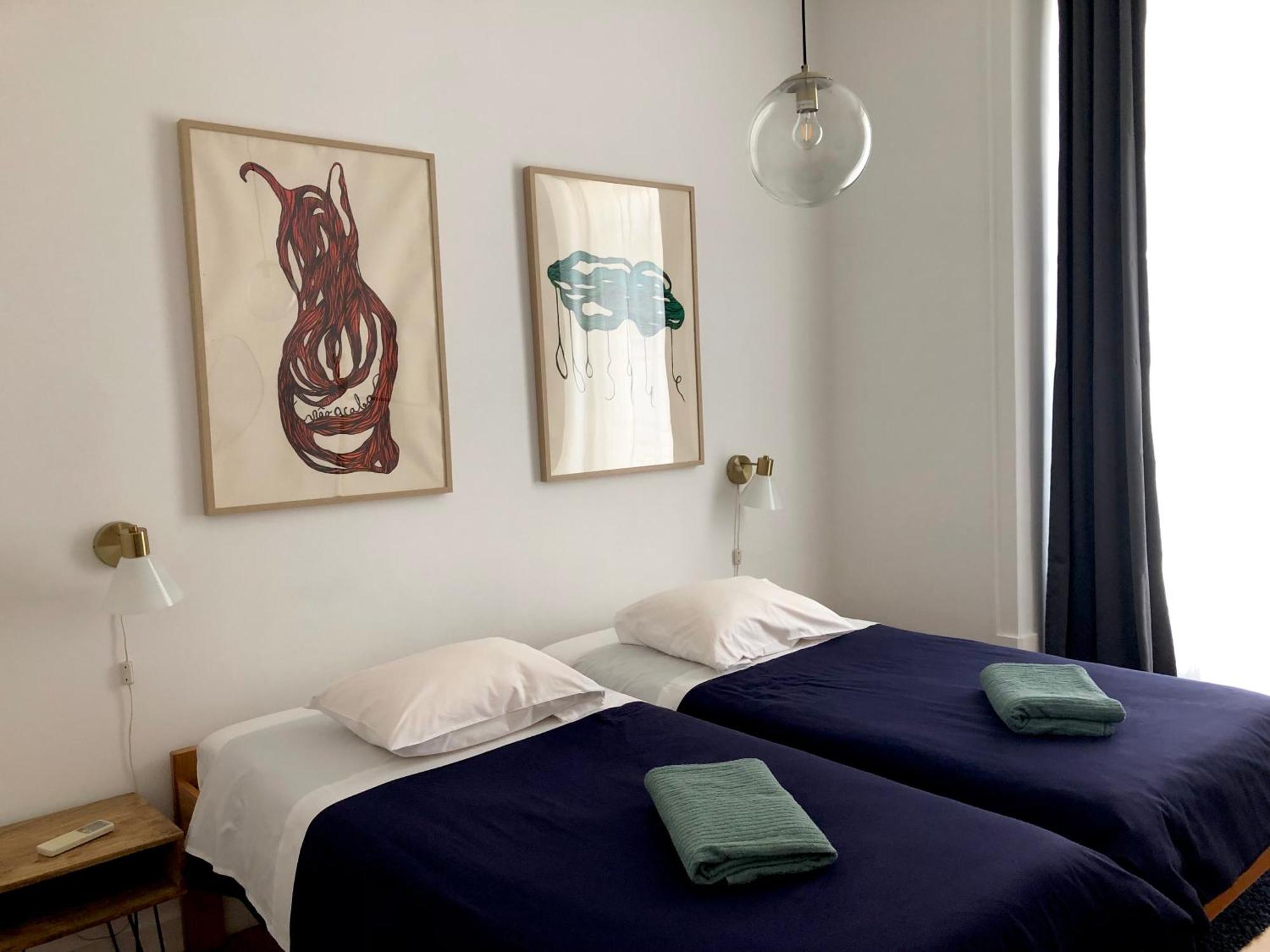 Chambre Lits Jumeaux avec Salle de Bains Commune
