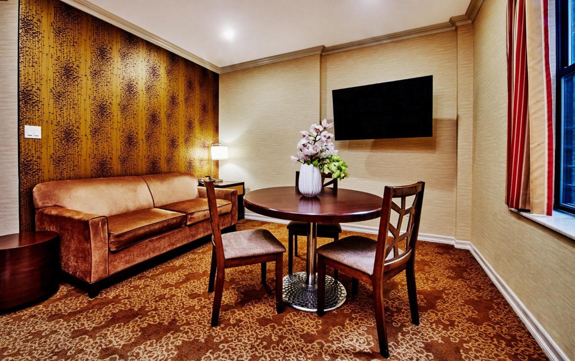 One-Bedroom Apartment King Bed,1525998397:JPEG