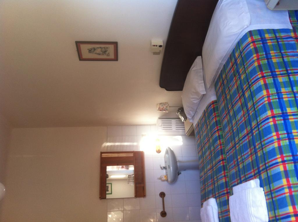 Chambre Double ou Lits Jumeaux Économique avec Salle de Bains Commune