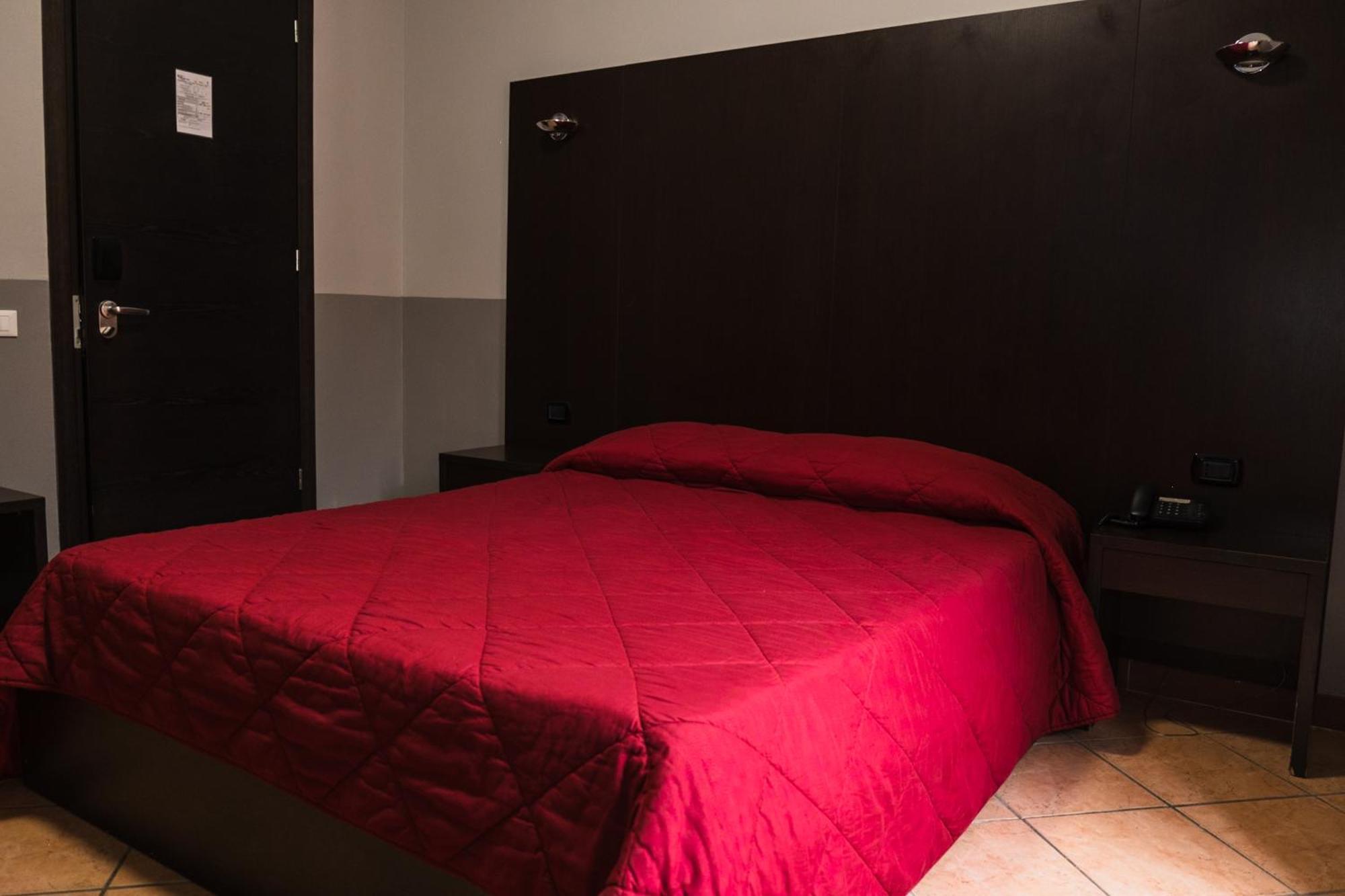 Double Room,1530126151:JPEG