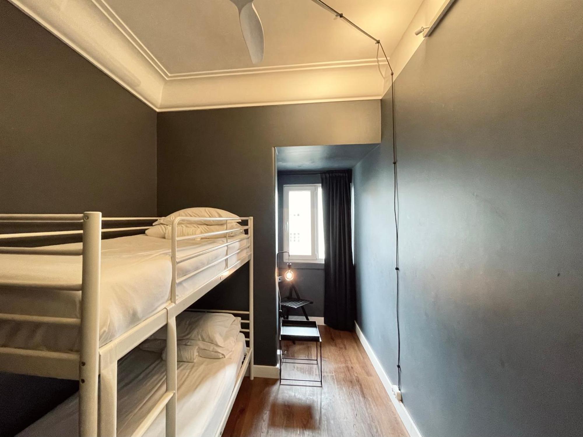 Chambre Lits Jumeaux avec Salle de Bains Commune