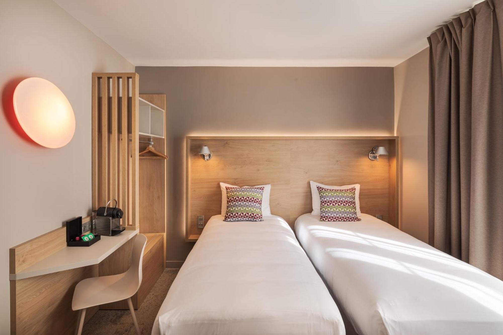 Twin Room,1526985229:JPEG