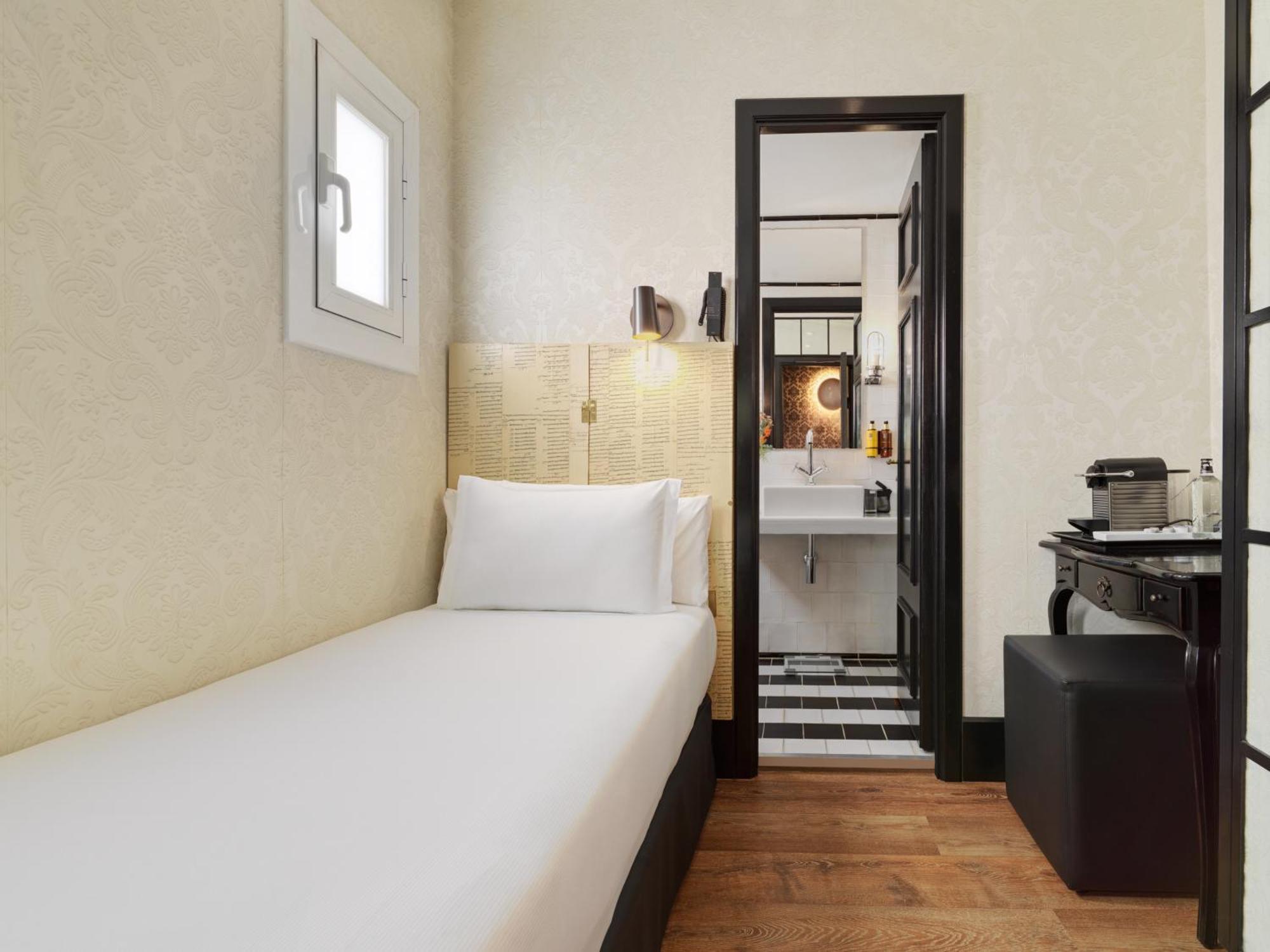 Single Room,1541541421:JPEG