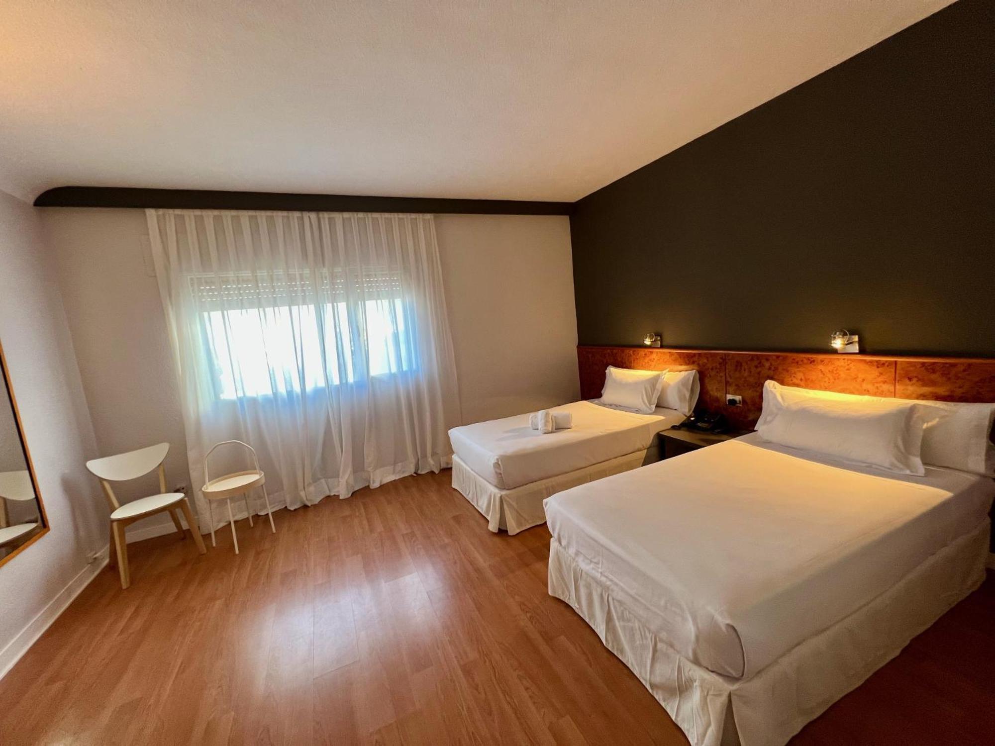 Chambre Familiale Triple (2 Lits)