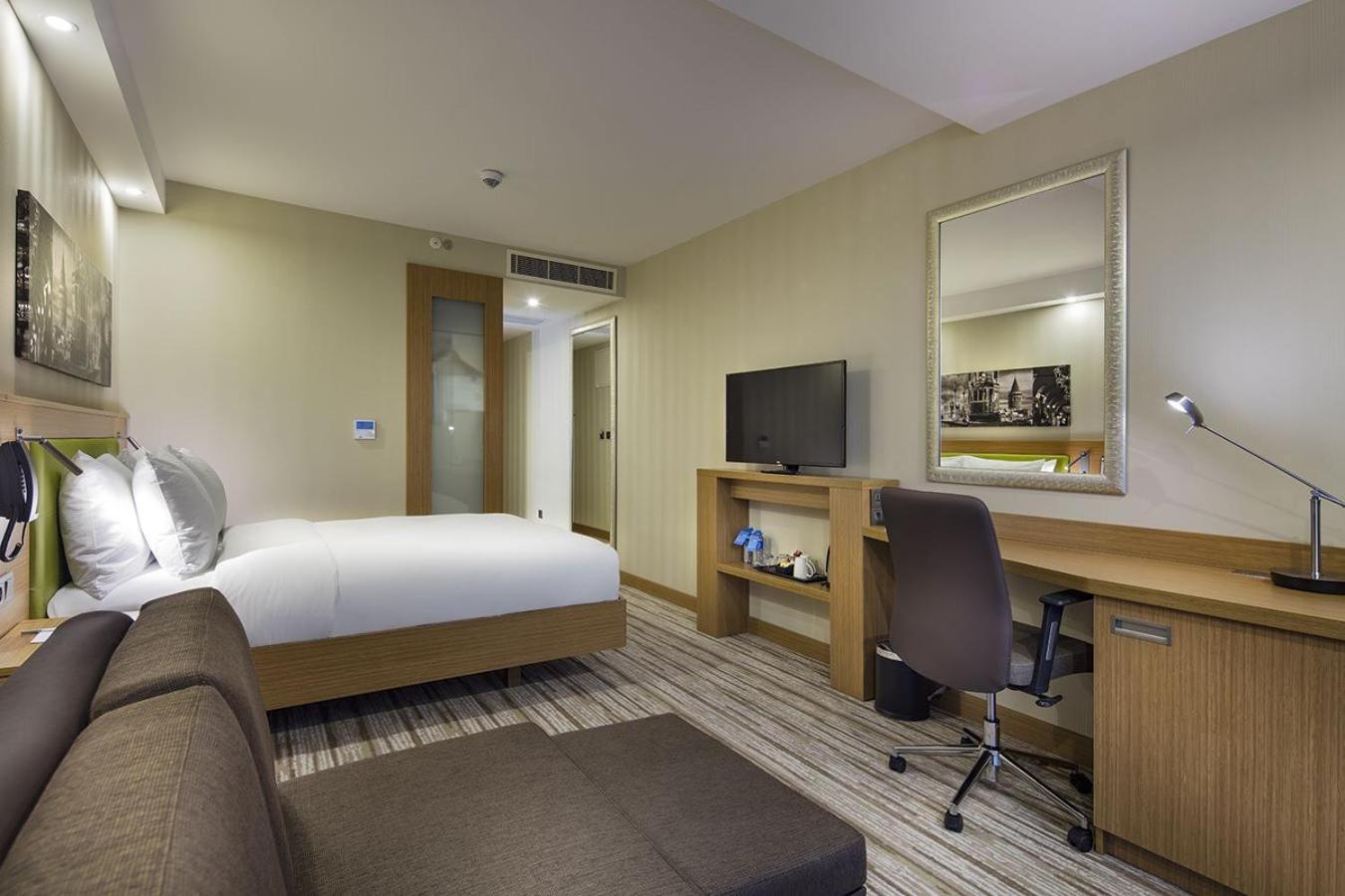 Chambre Lit Queen-Size avec Canapé-Lit