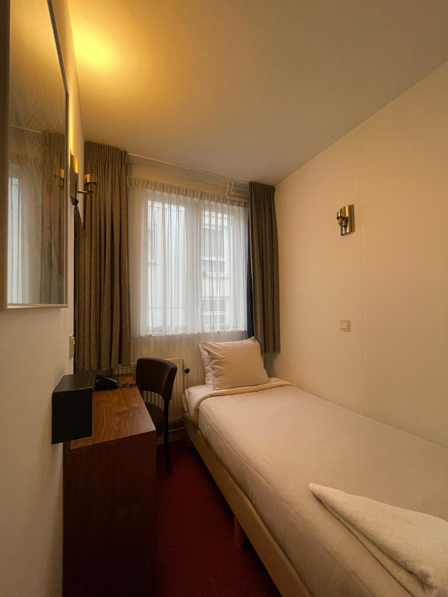 Small Single Room,162069129:JPEG