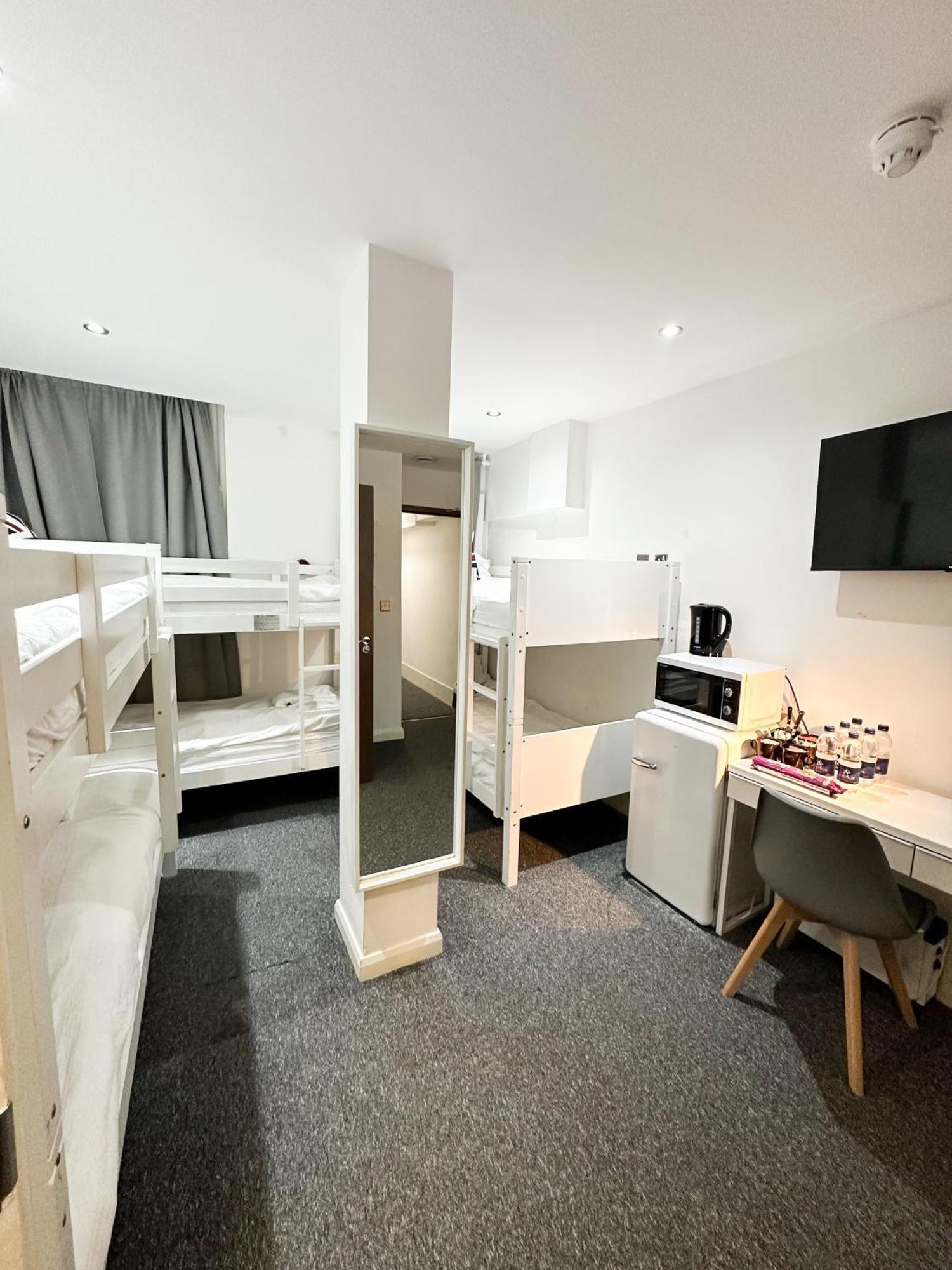 Chambre Familiale avec Salle de Bains