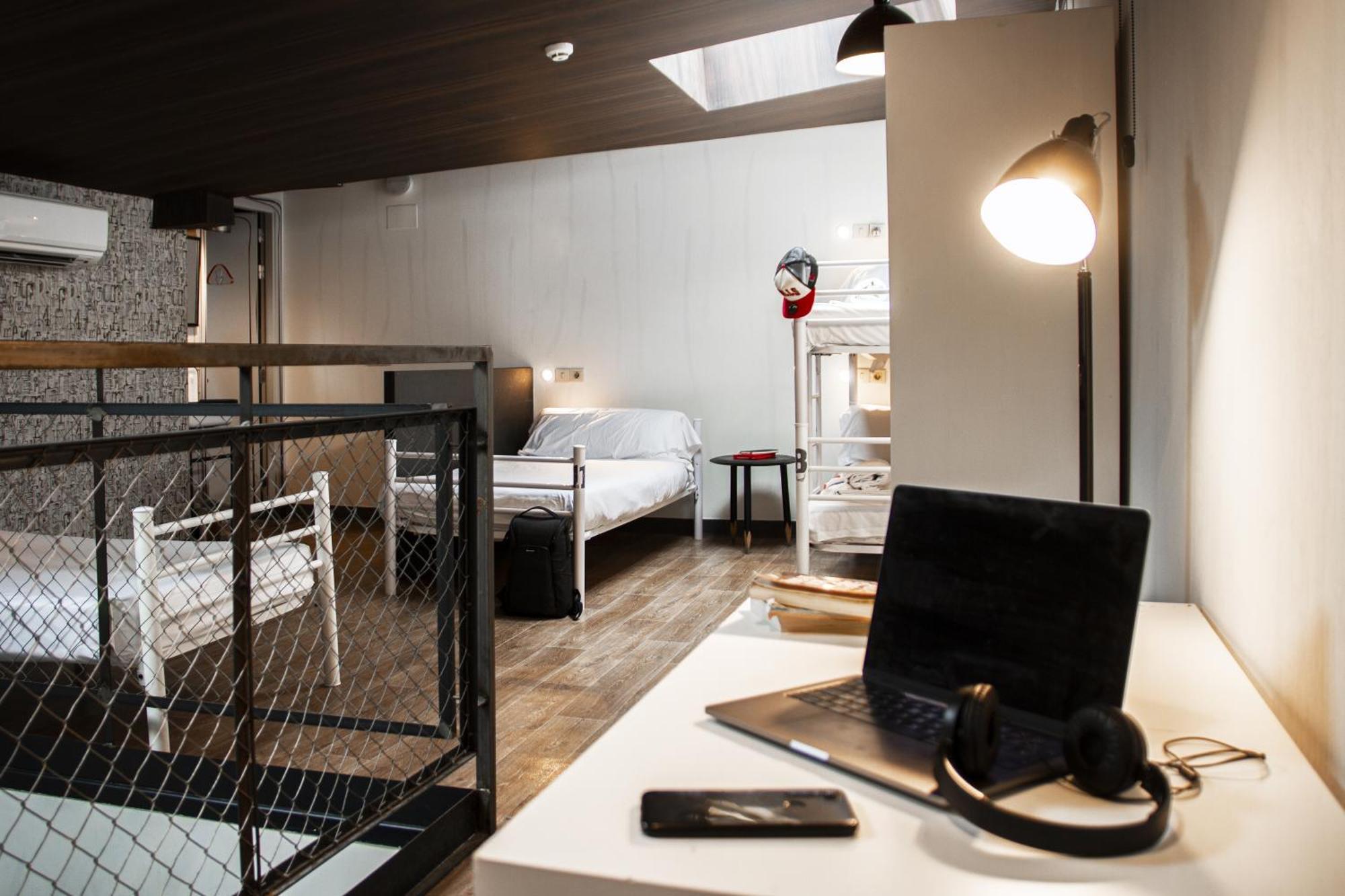 Bed 11-Bed Mixed Duplex Dormitory Room Private Bathroom,1543960672:JPEG