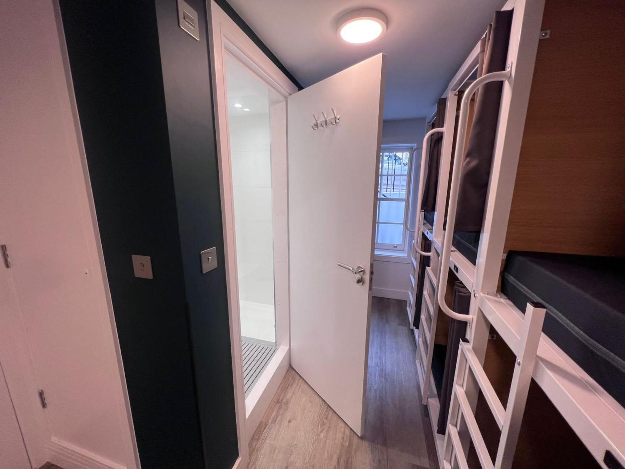 Bunk Bed in Mixed Dormitory Room,1552756015:JPEG