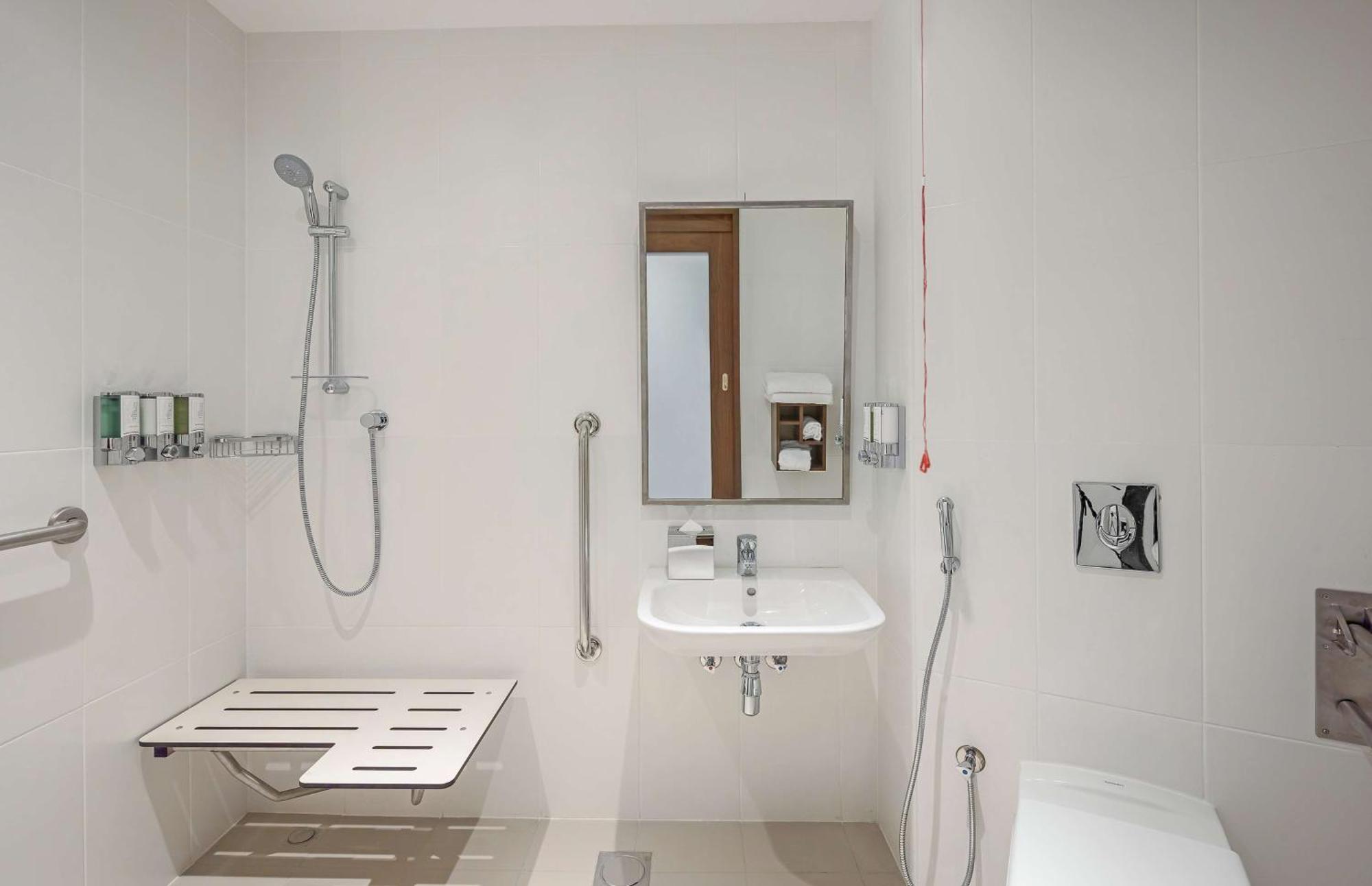 Chambre Lit King-Size pour Personnes à Mobilité Réduite - Non-Fumeurs