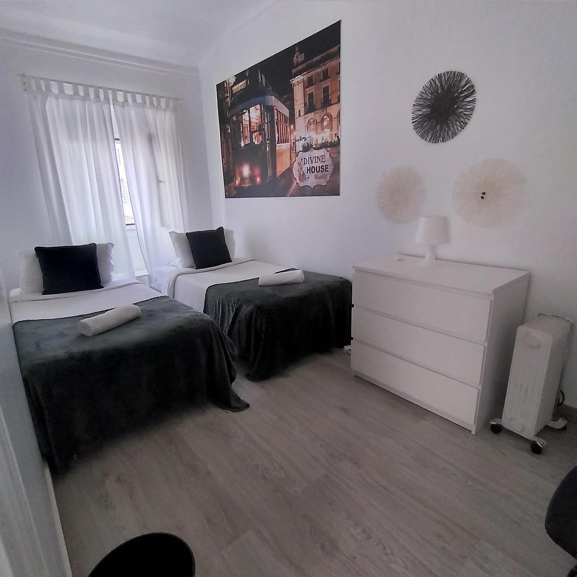 Chambre Lits Jumeaux Économique avec Salle de Bains Commune