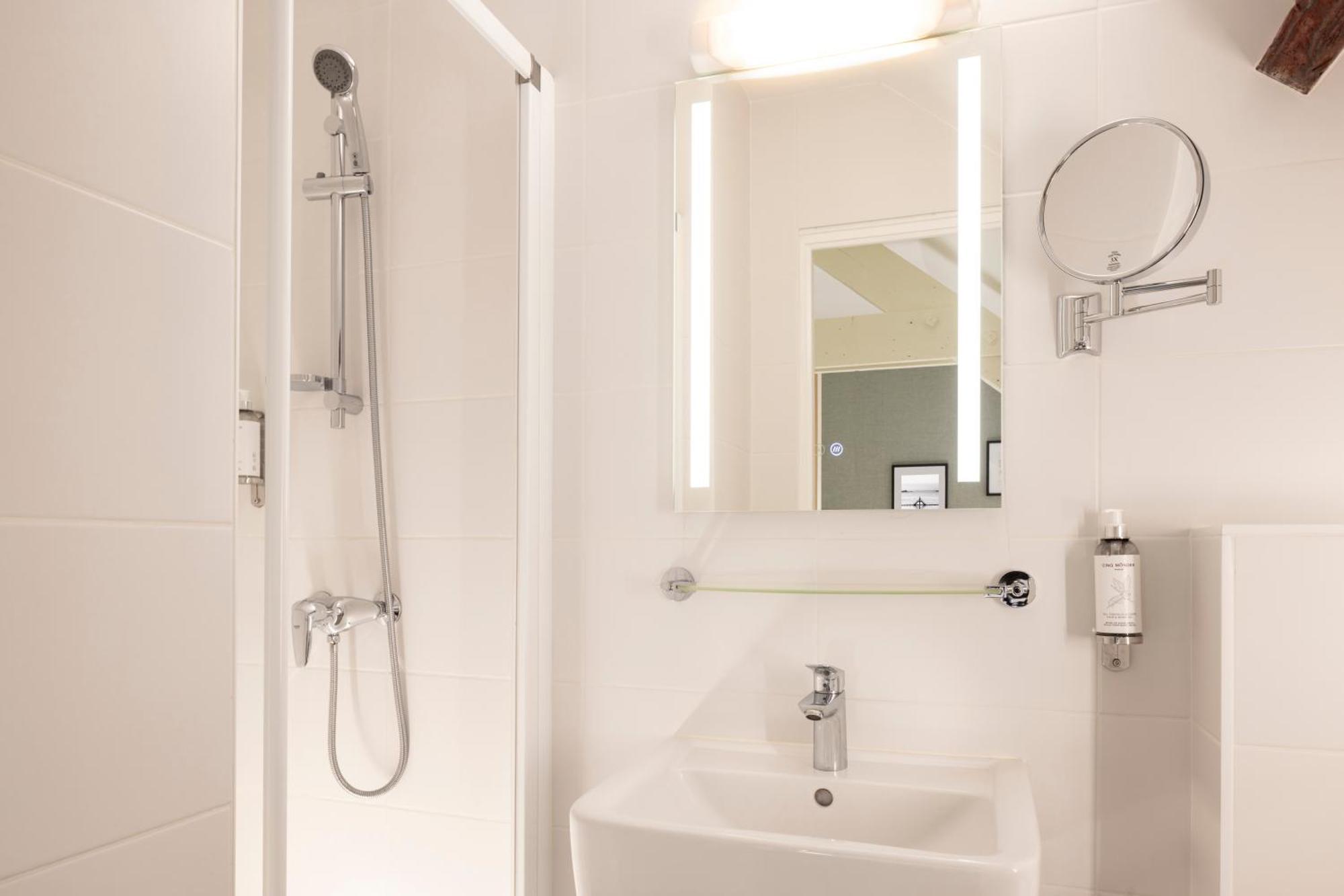 Chambre Familiale avec Salle de Bains Commune