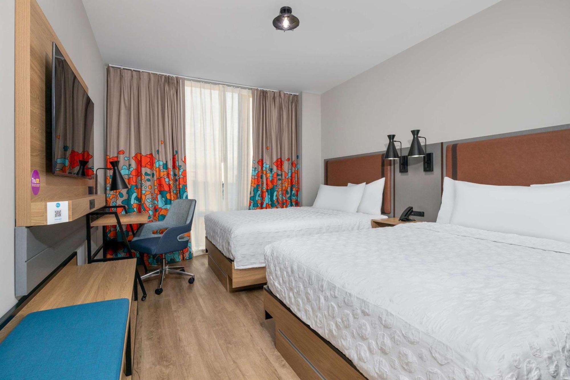 Chambre avec 2 Lits Queen-Size et Douche à l’Italienne
