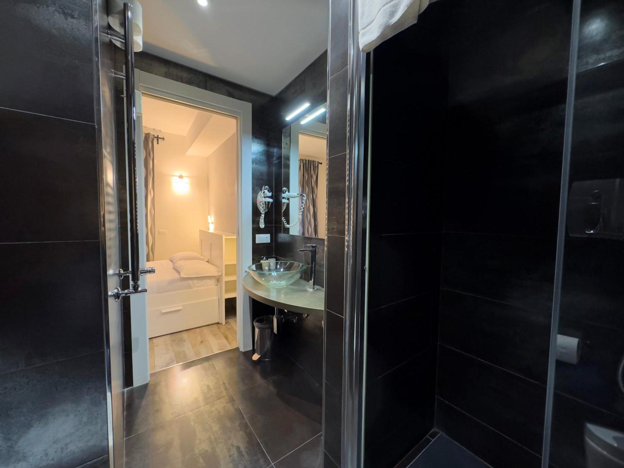 Double Room,1586124291:JPEG