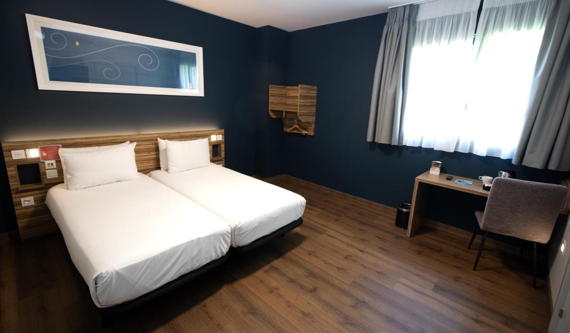 Double or Twin Room Disability Access,1588151249:JPEG