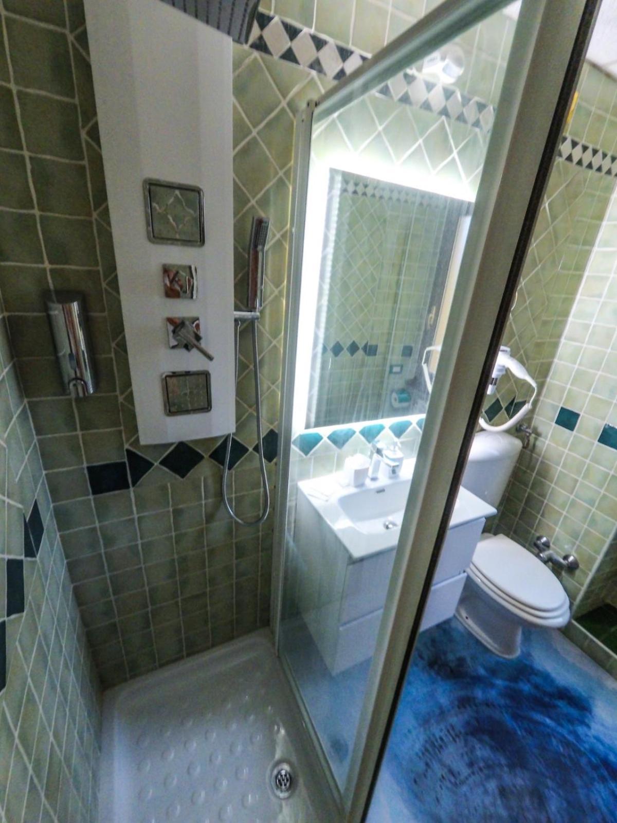 Executive Suite,1589254316:JPEG