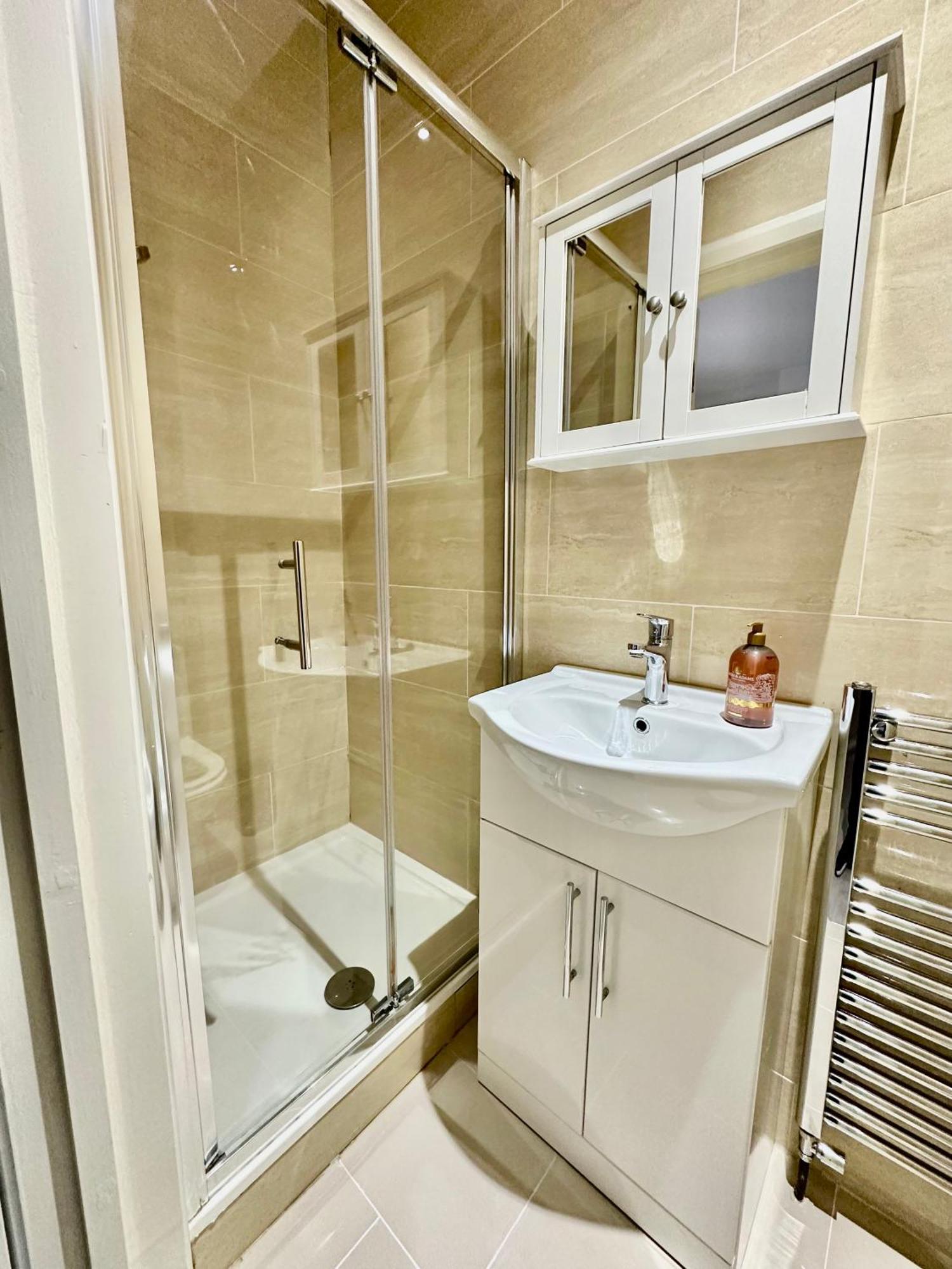 Deluxe Double Room Extra Bed,1668131671:JPEG