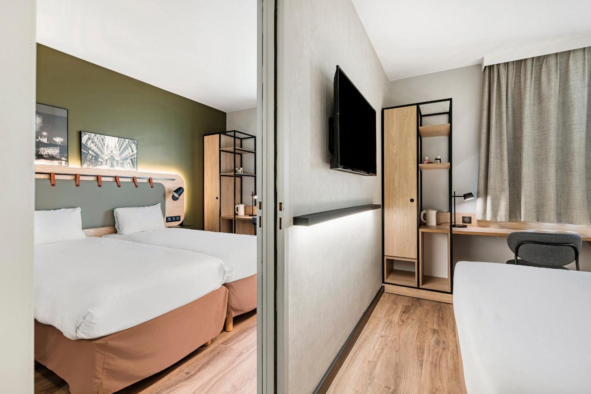 Chambre Quadruple avec 1 Lit Double et 2 Lits Simples ou Canapé-Lit