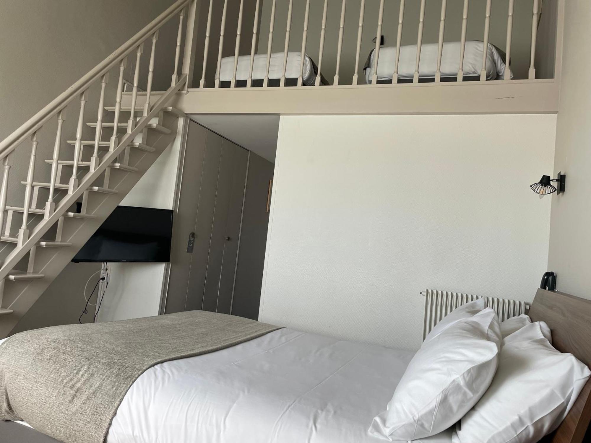 Family Room,1596008298:JPEG