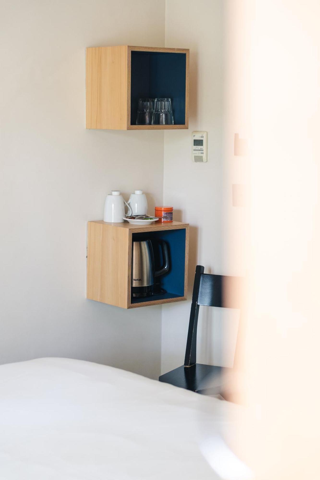 Chambre Double Confortable - Vue sur le Canal Saint Martin