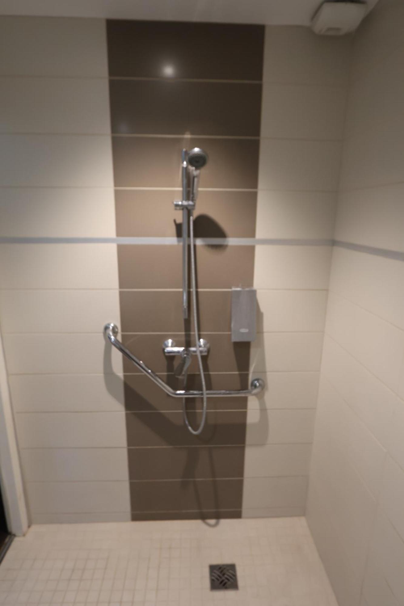 Chambre Double - Accessible aux Personnes à Mobilité Réduite