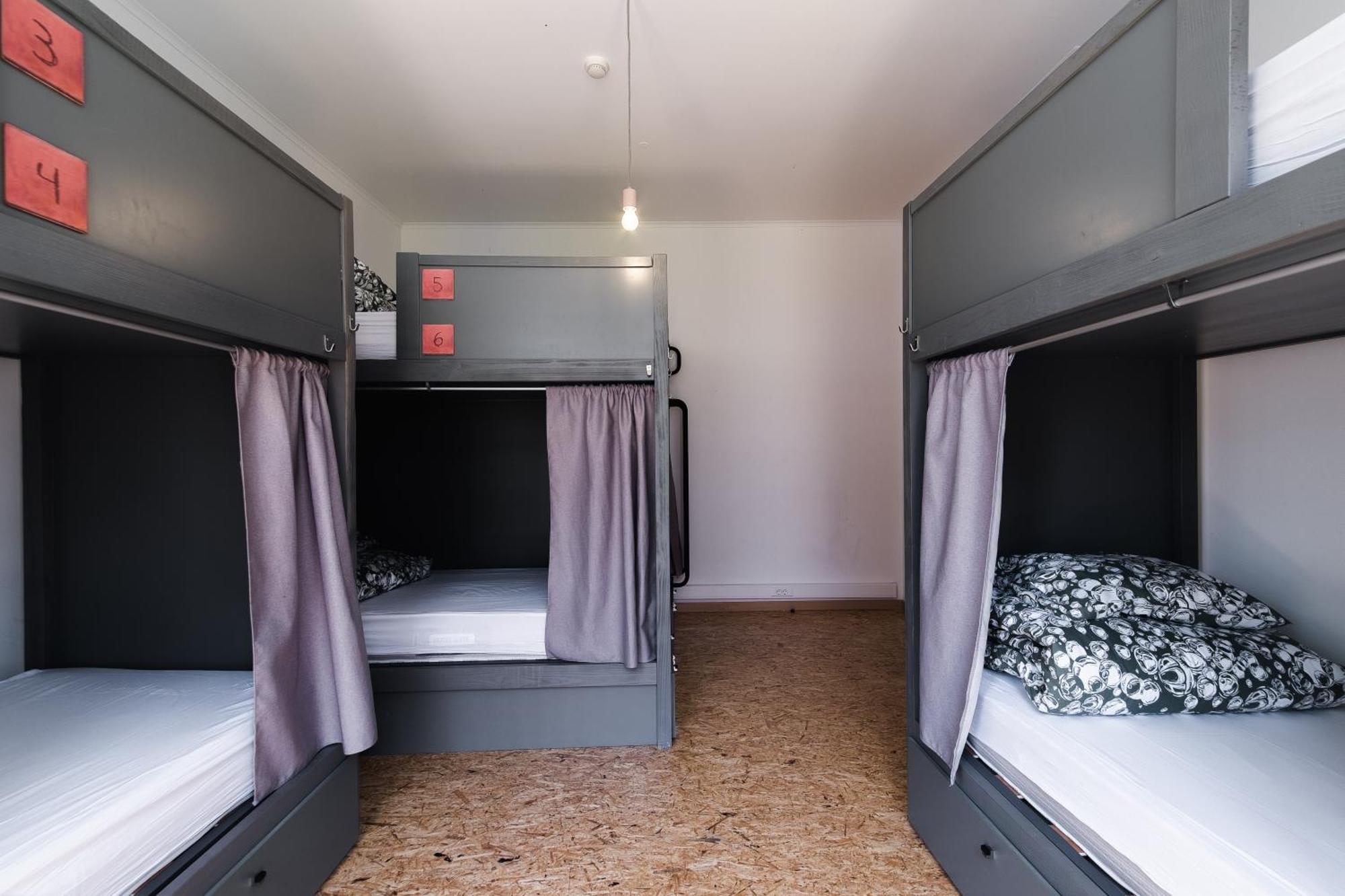 Lit dans Dortoir pour Femmes de 8 Lits avec Salle de Bains Privative