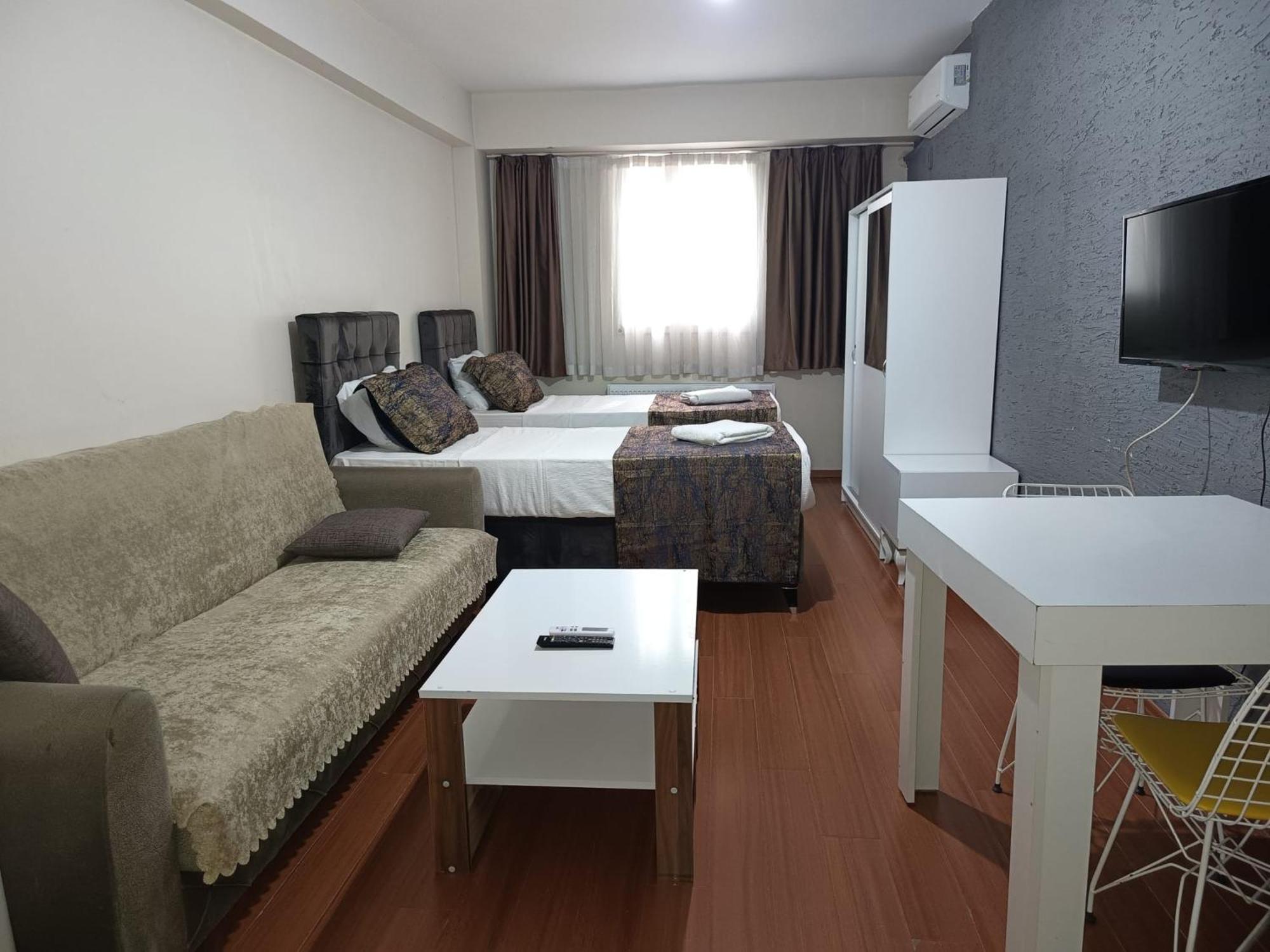 Studio,1604829725:JPEG