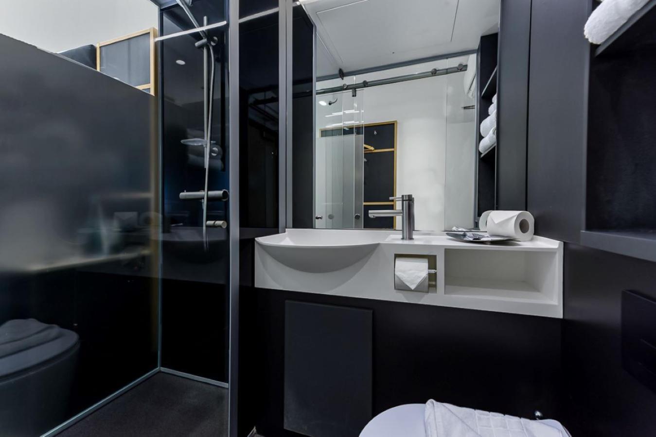 Queen Room,1605441765:JPEG