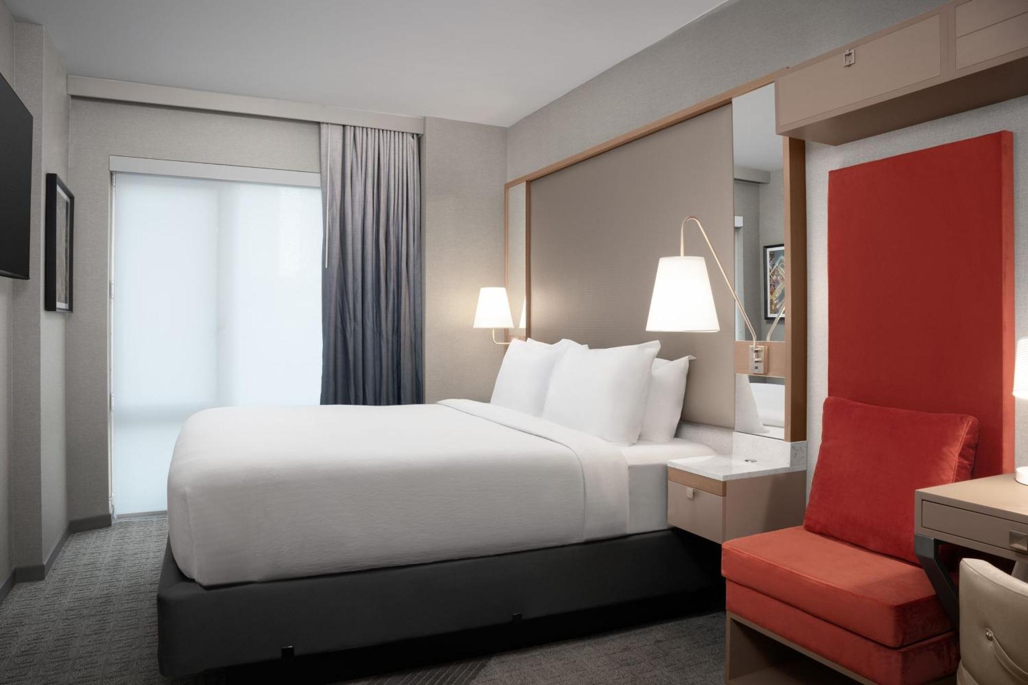 King Suite with City View and High Floor - Hearing Accessible