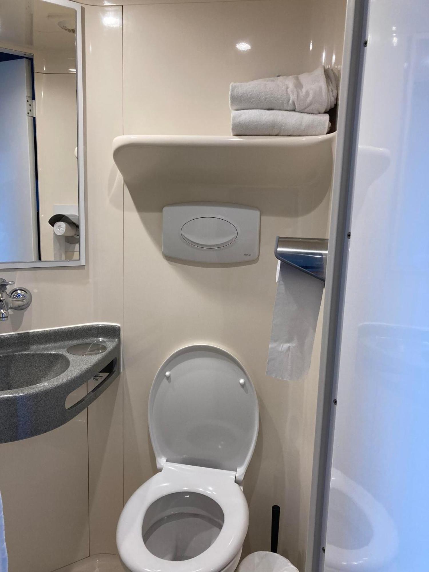 Triple Room 1 Double Bed & Bunk Beds,1641012188:JPEG