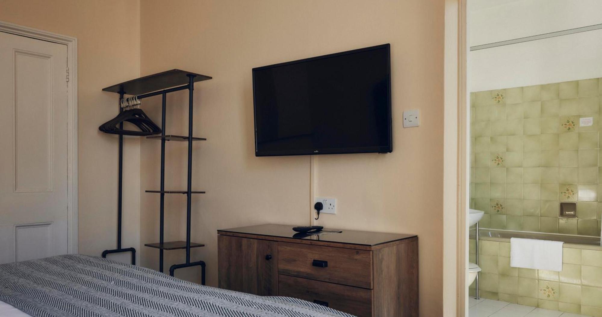 Small Double Room,1765970826:JPEG