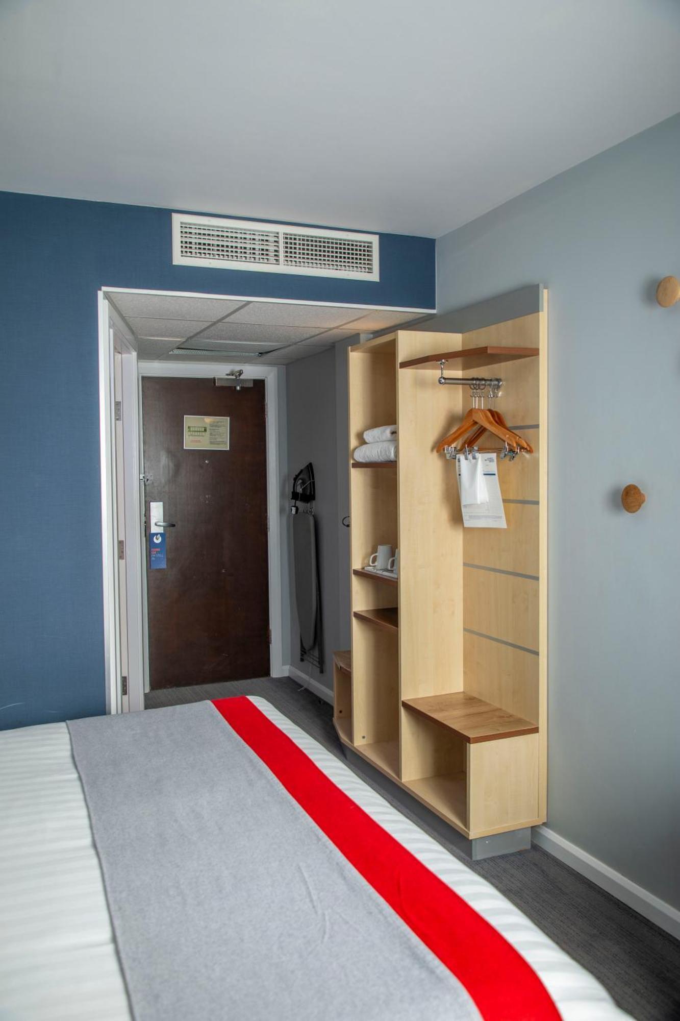 Chambre Standard avec Petit-Déjeuner Chaud Gratuit