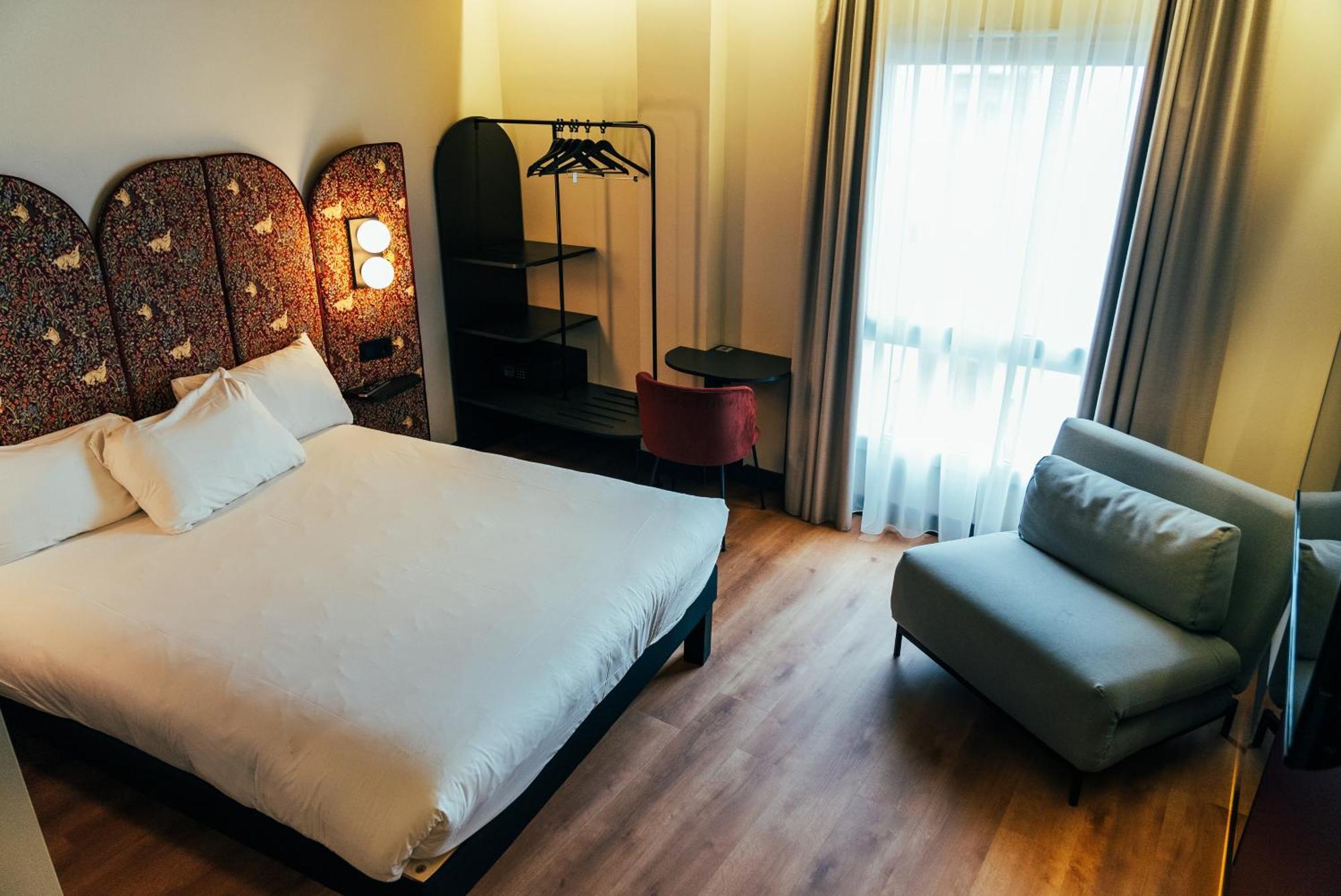 Superior Room,1704923731:JPEG