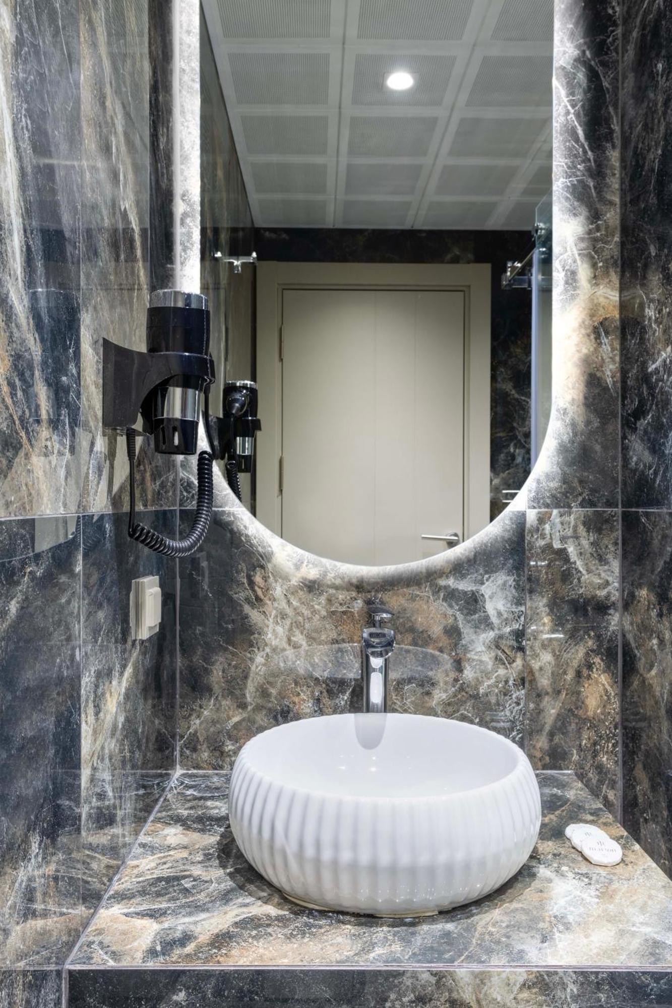 Chambre Lit Queen-Size avec Baignoire Spa