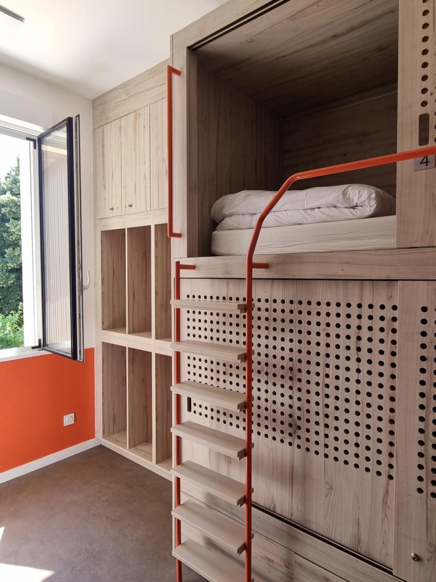 Private 4-Person Room