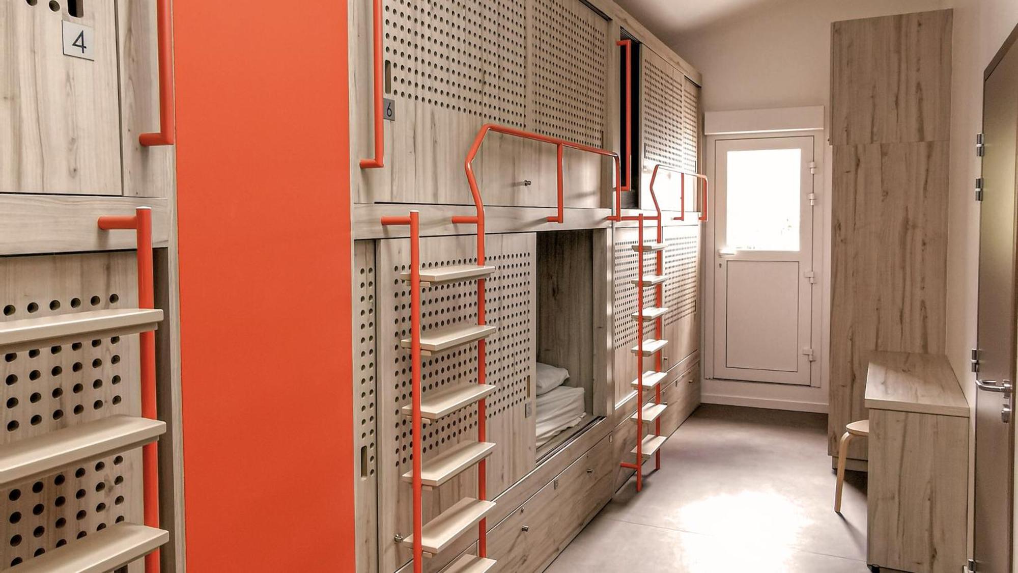 Private 8-Person Room