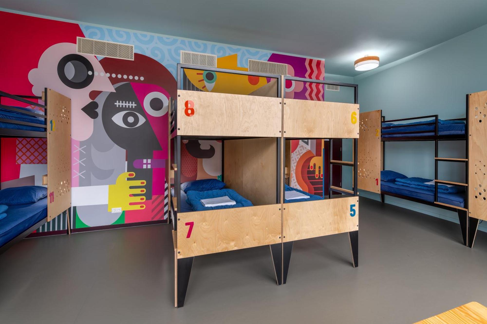 Bed in 10+ Bed Mixed Room,1655286187:JPEG