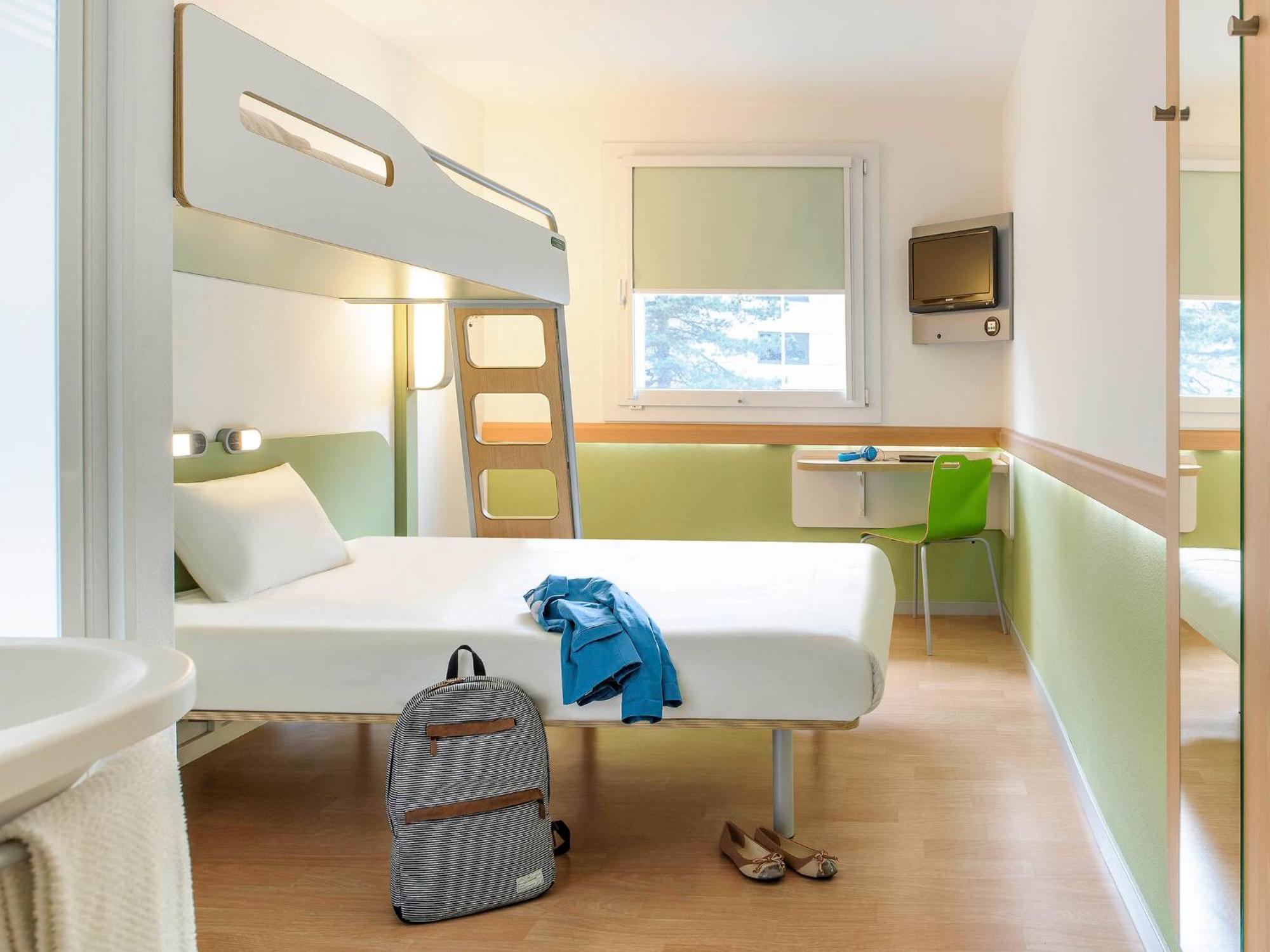 Chambre Triple avec 1 Lit Double et 1 Lit Superposé