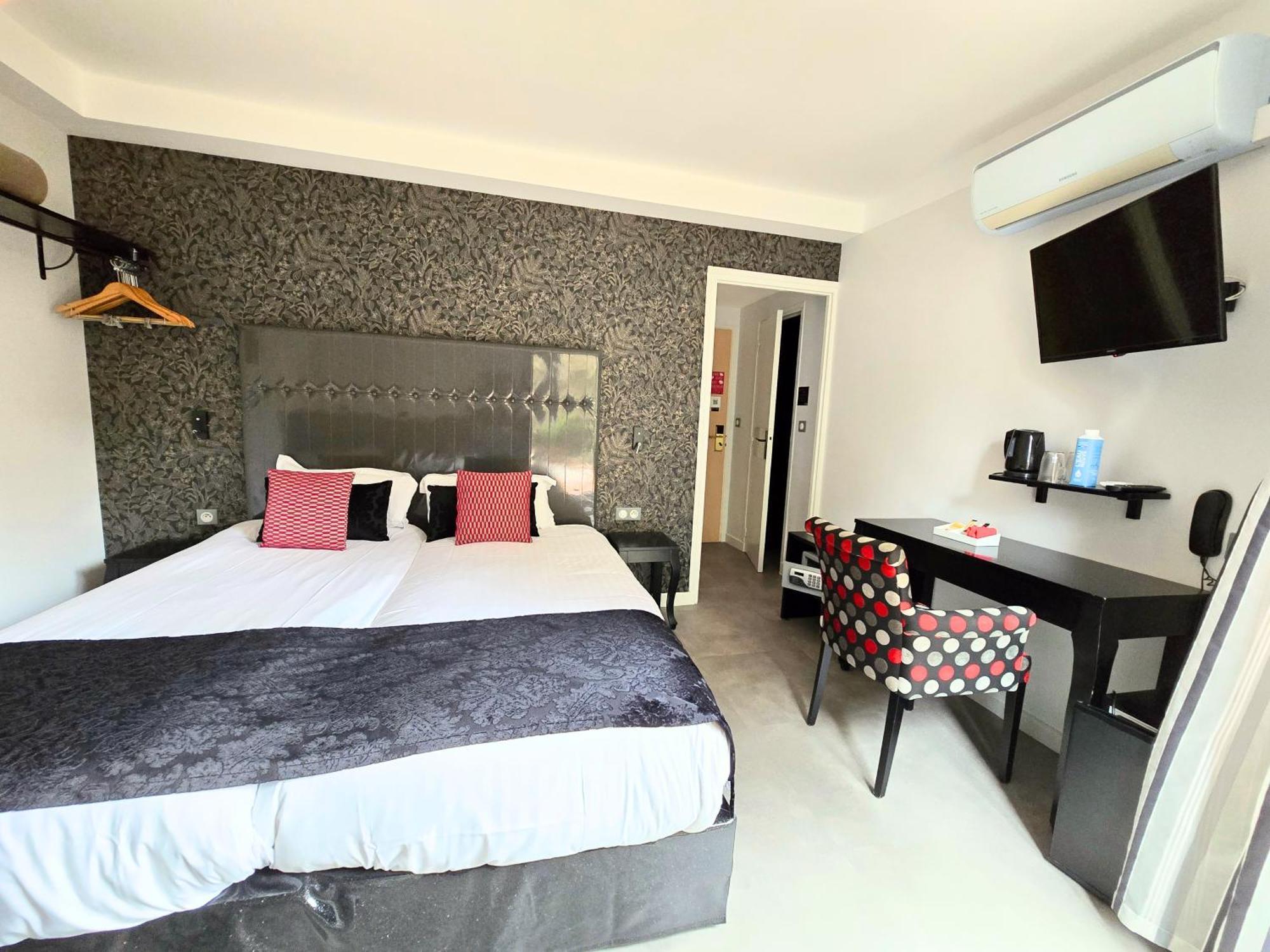 Double or Twin room corner bathtub terrace