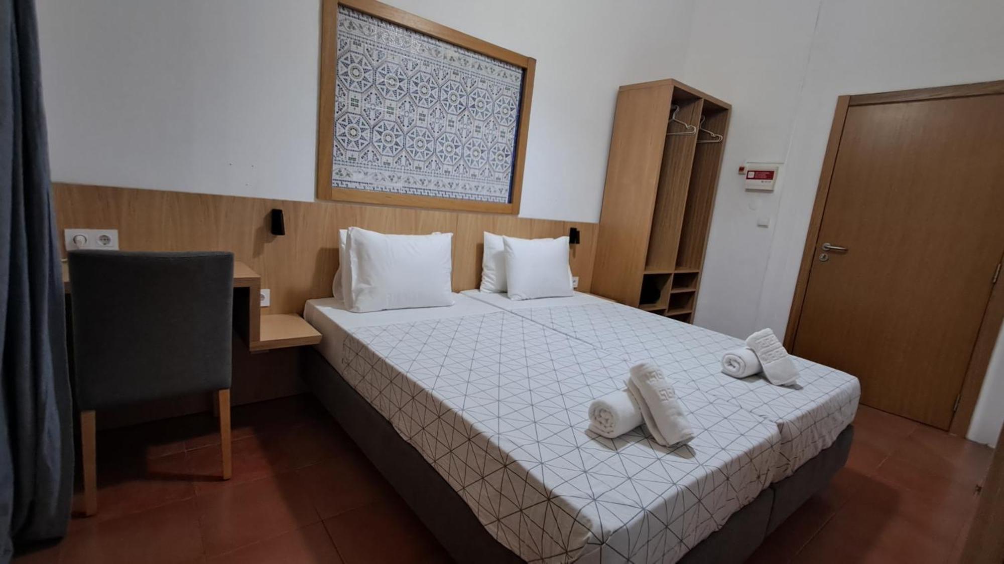 Chambre Double ou Lits Jumeaux avec Salle de Bains Privative