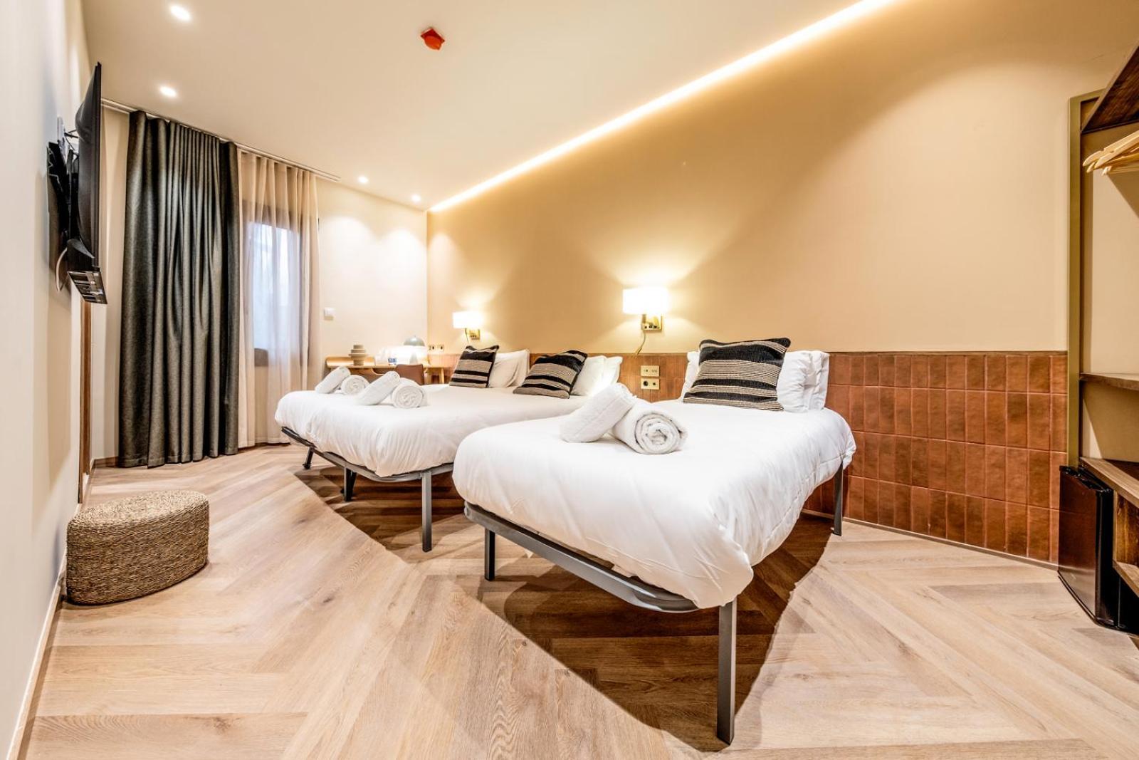 Deluxe Room,1686927503:JPEG