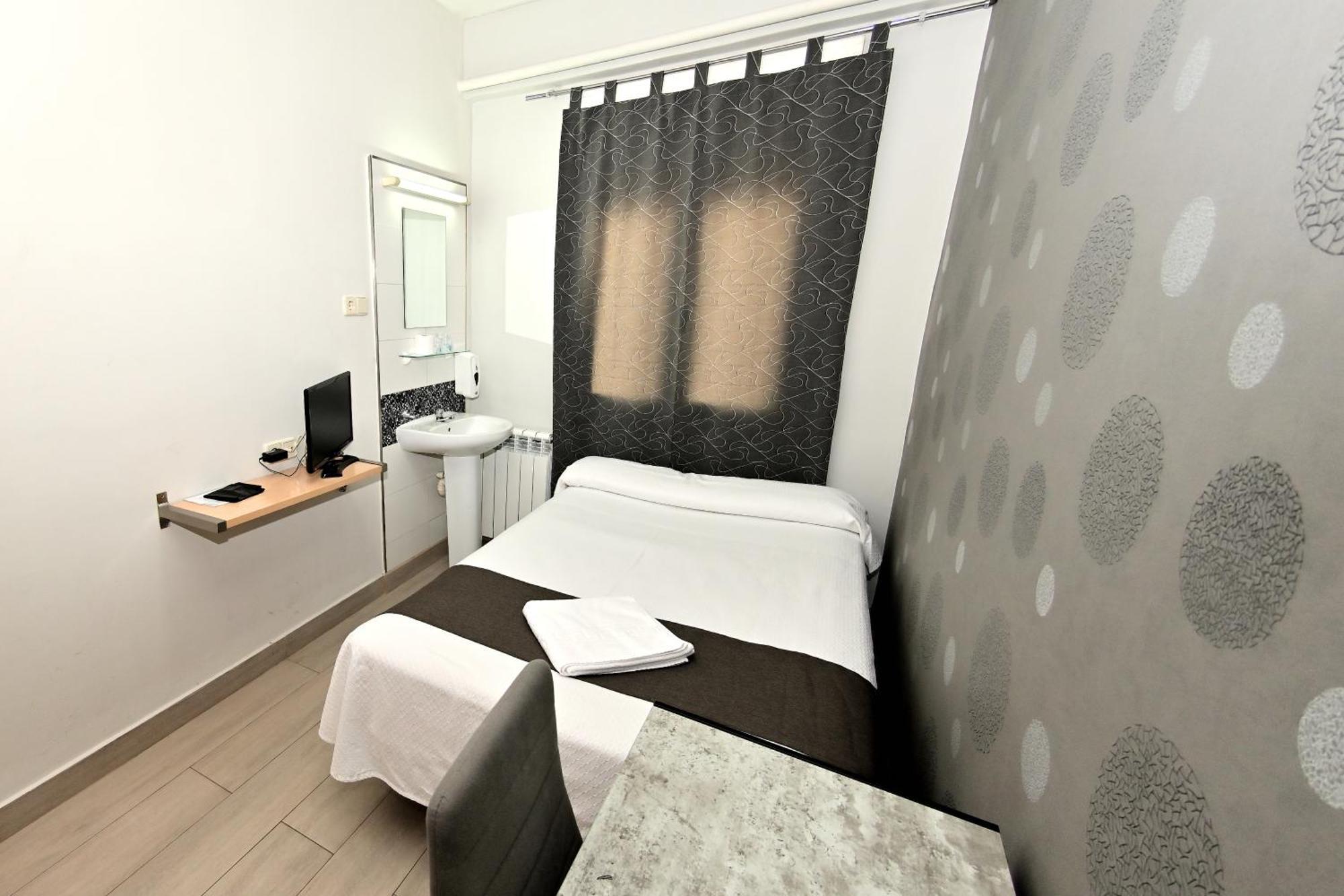 Chambre Simple Supérieure avec Salle de Bains Commune