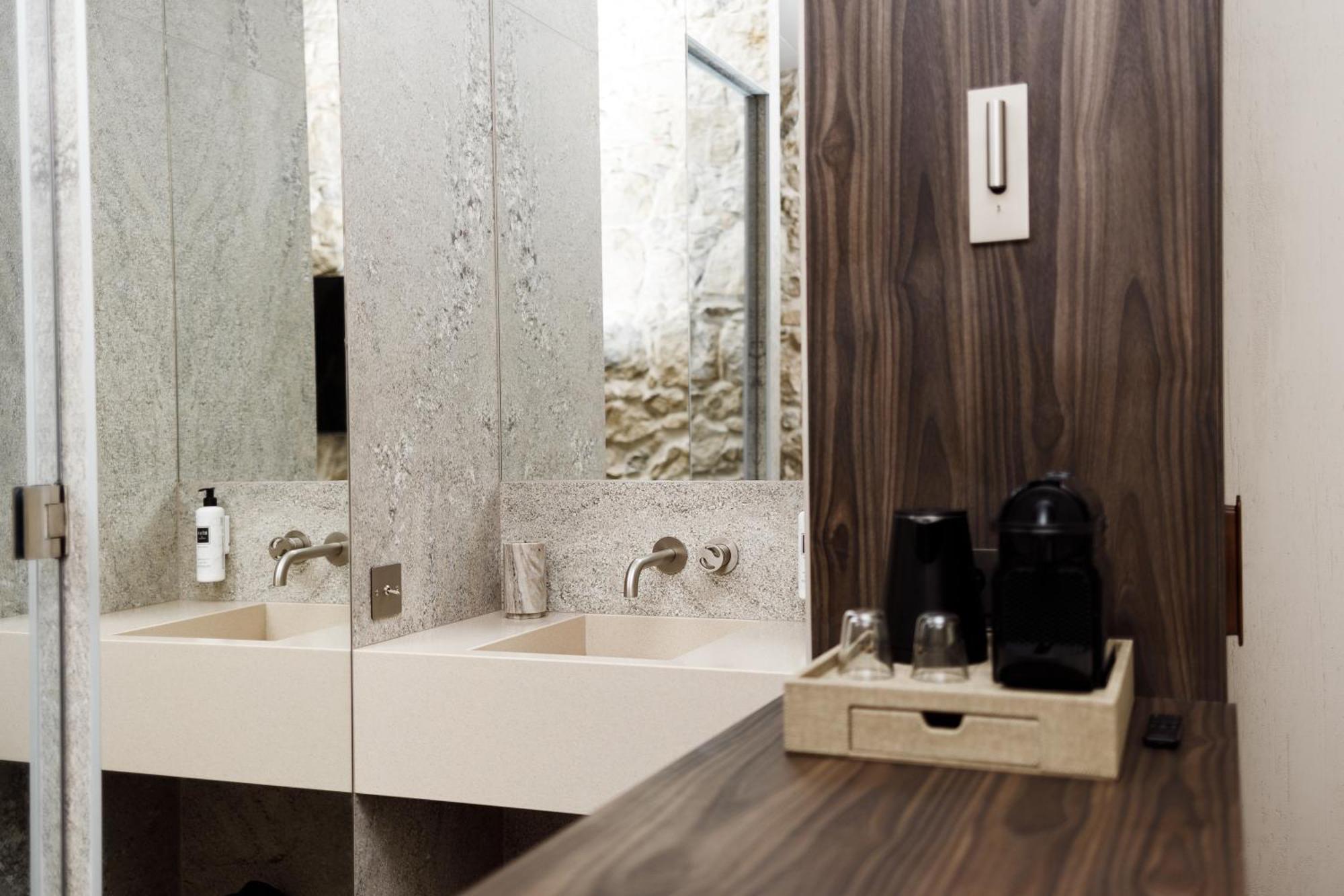 Chambre Double ou Lits Jumeaux avec Salle de Bains Privative