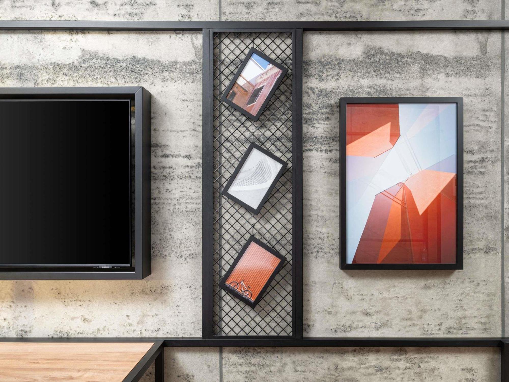 Chambre Triple Supérieure avec 2 Lits Simples et 1 Canapé