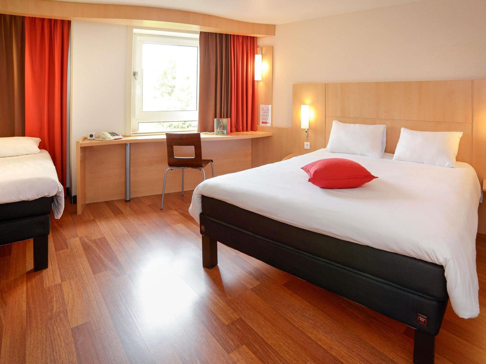 Standard Room One Double Bed One Single Bed Mobility Access,1704959611:JPEG