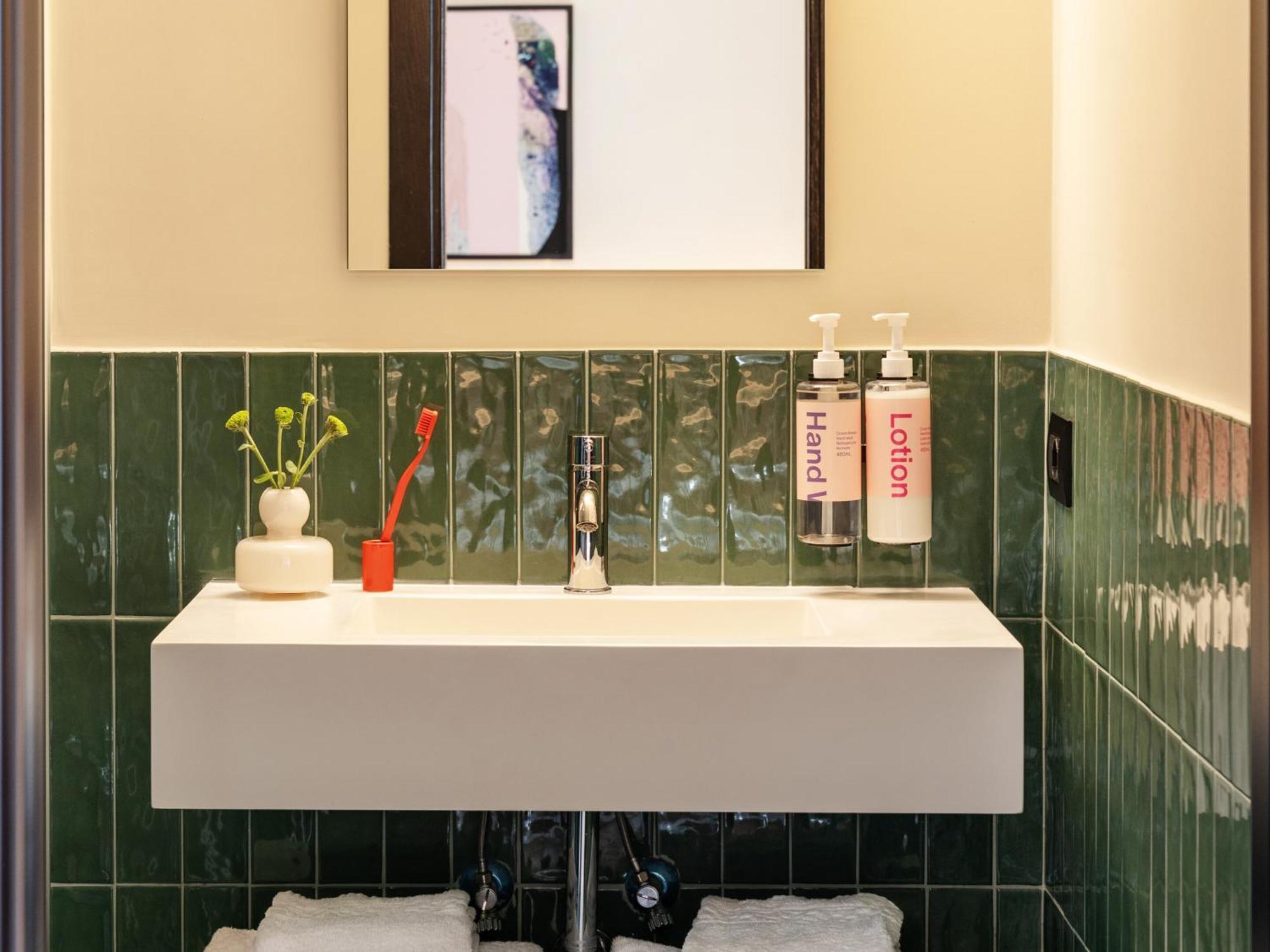 Large Room with Extra Single Bed,1710584761:JPEG